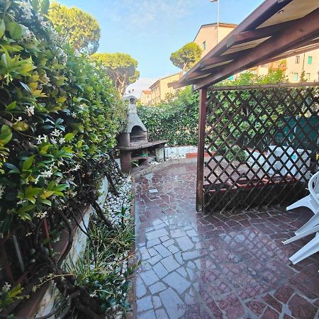 شقة L'Appoggio Perfetto فياريجيو المظهر الخارجي الصورة