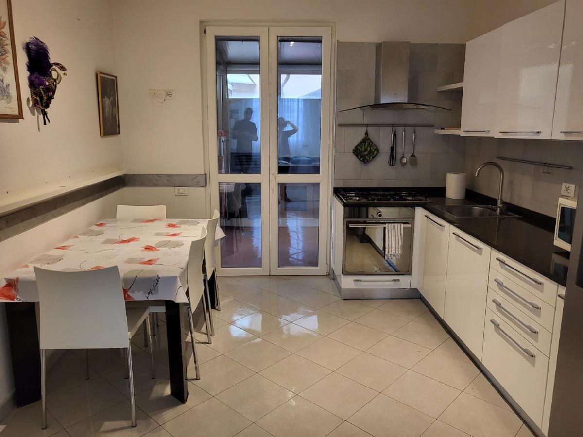 شقة L'Appoggio Perfetto فياريجيو المظهر الخارجي الصورة